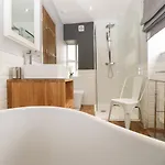 9 Victoria Road *